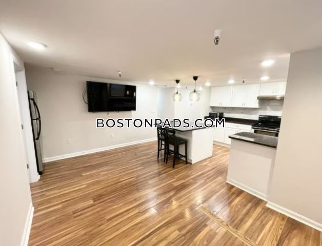 Building Photo - 39 Hemenway St