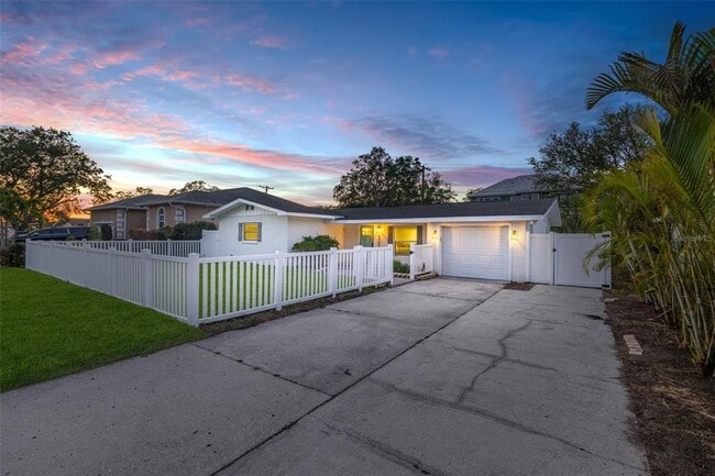 Building Photo - 4709 W Fair Oaks Ave