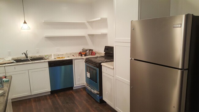 Foto del edificio - 1666 Brownstone Blvd