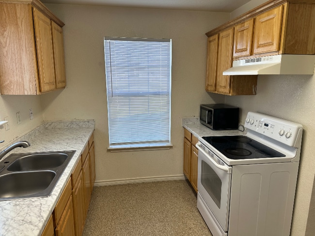 Building Photo - 713 S 9th St