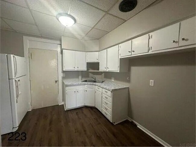 Foto del edificio - 227 Allen St