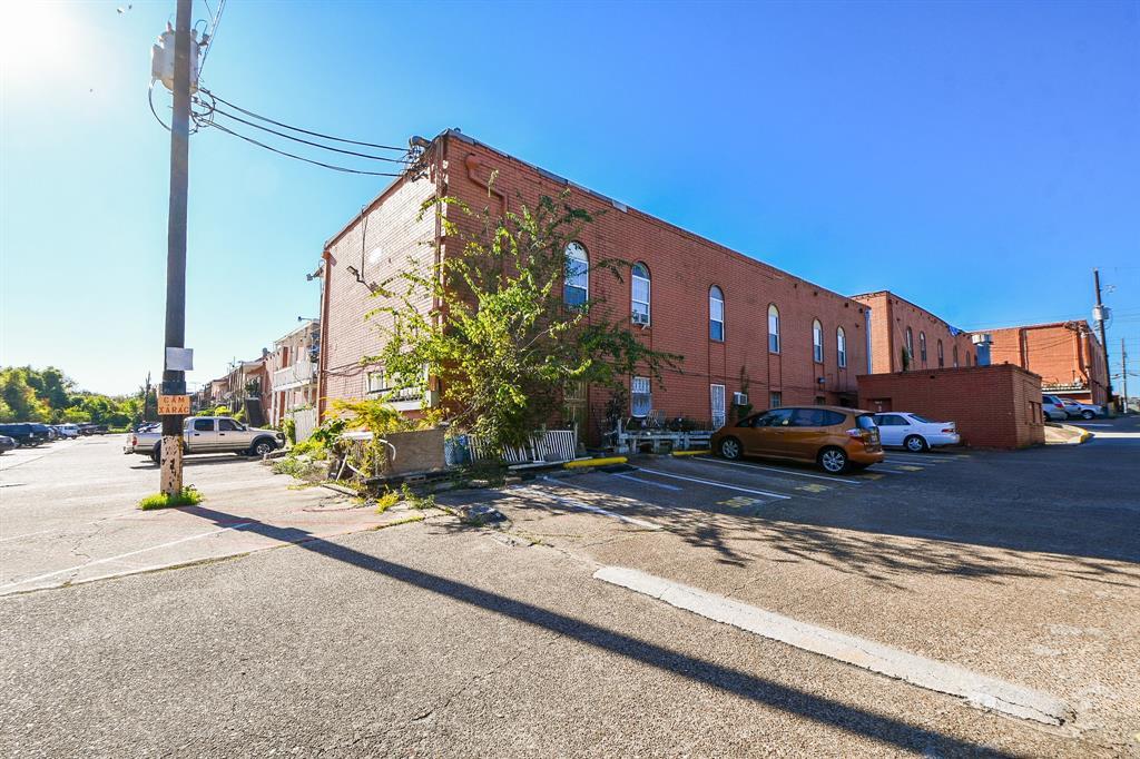 Foto principal - 8250 Park Pl Blvd