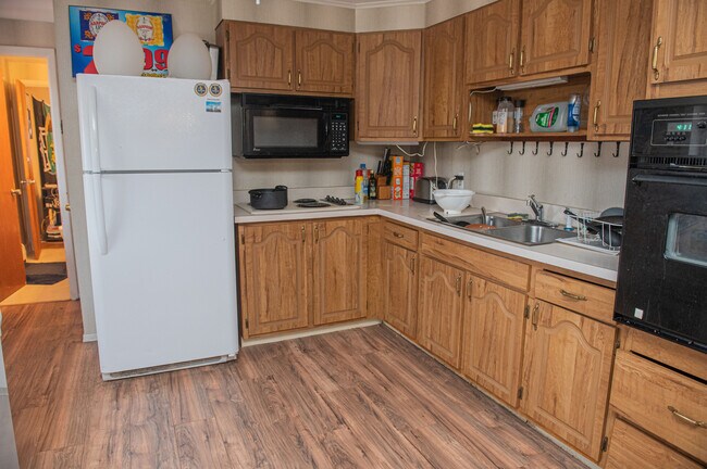 Building Photo - 409 Sterling Plz