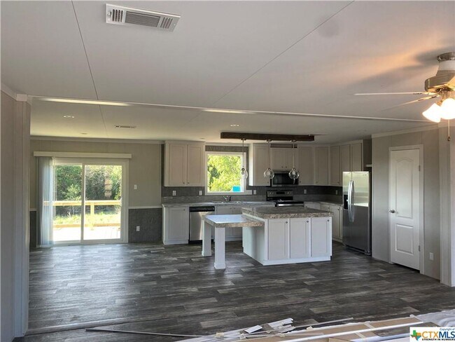 Building Photo - Beautiful Home with Lots of Space