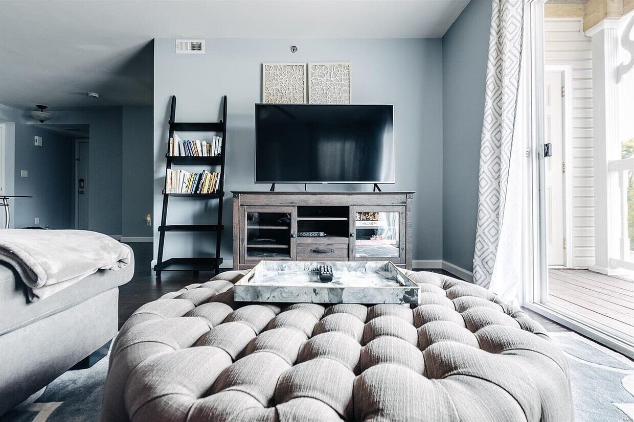 2490 Lampong Dr Unit 200A, Saint Louis, MO 63125 Condo for Rent in