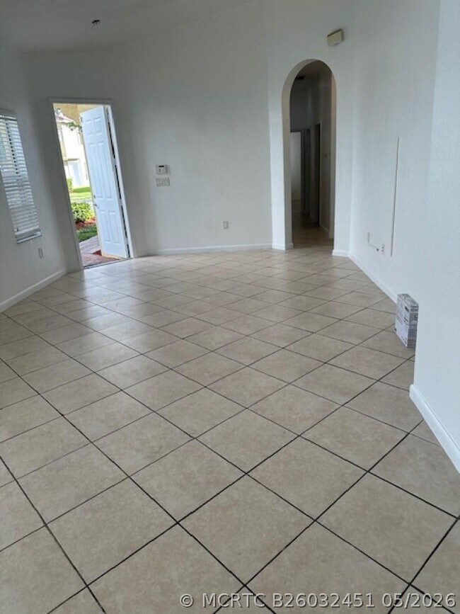 Foto del edificio - 1056 NE 39th Ave