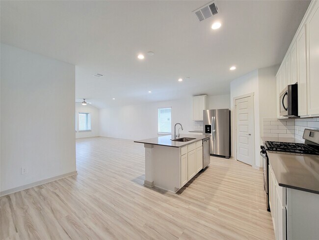 Foto del edificio - 7015 Halifax Harvest Ln