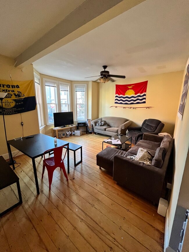 Building Photo - 731 Parker St