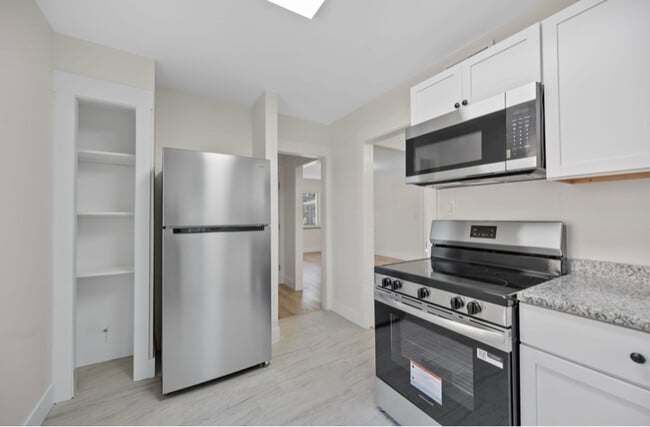 Building Photo - 3907 Kirkup Ave