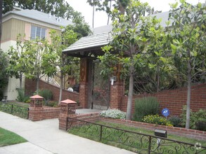 Building Photo - 1648 Ogden Dr
