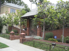 Building Photo - 1648 Ogden Dr