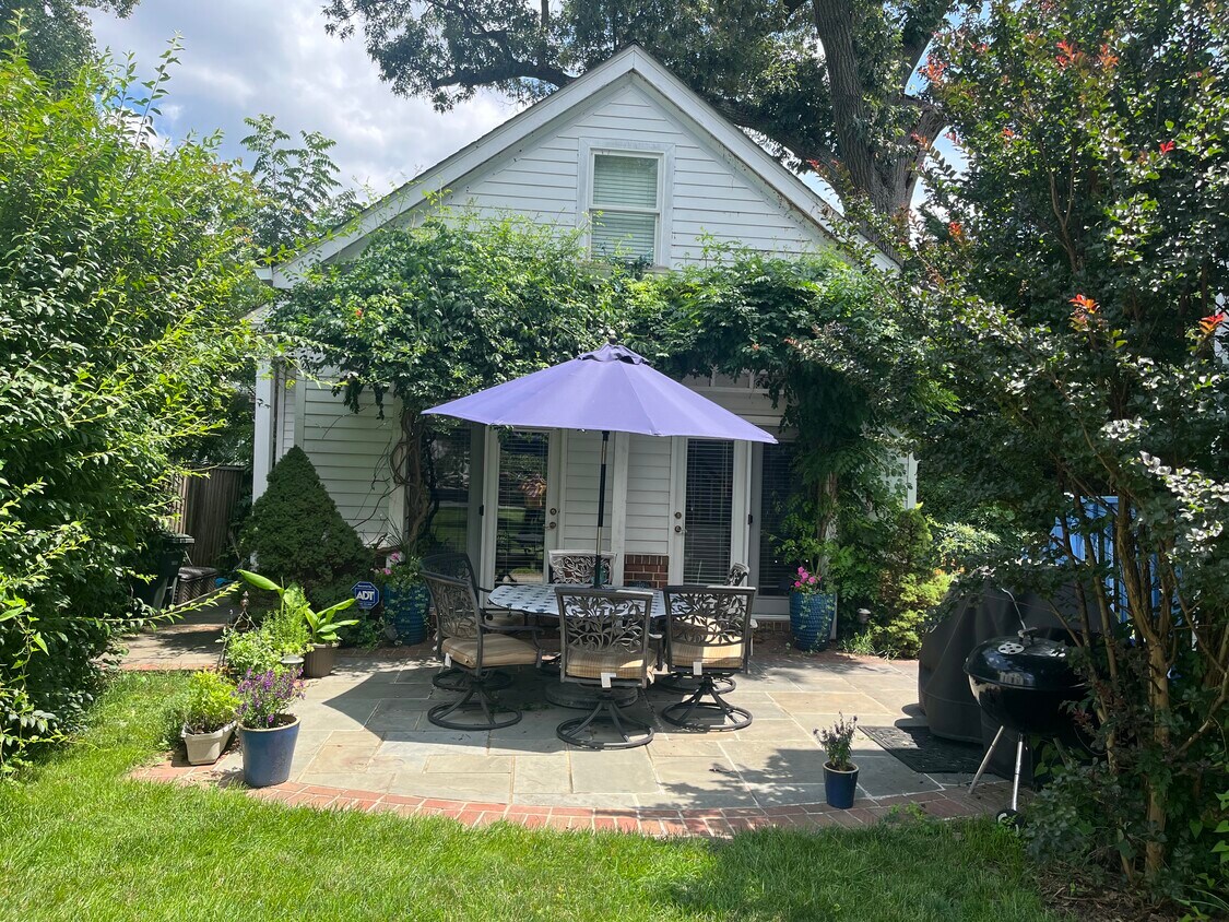 Foto principal - 315 S Highland St