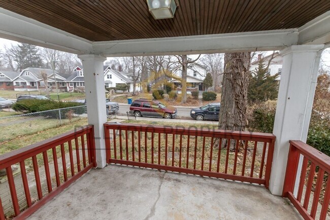 Building Photo - Spacious 2-Bedroom Home with Bonus Room, A...