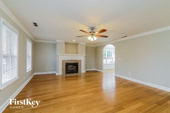 Foto del edificio - 5819 Willowdale Dr