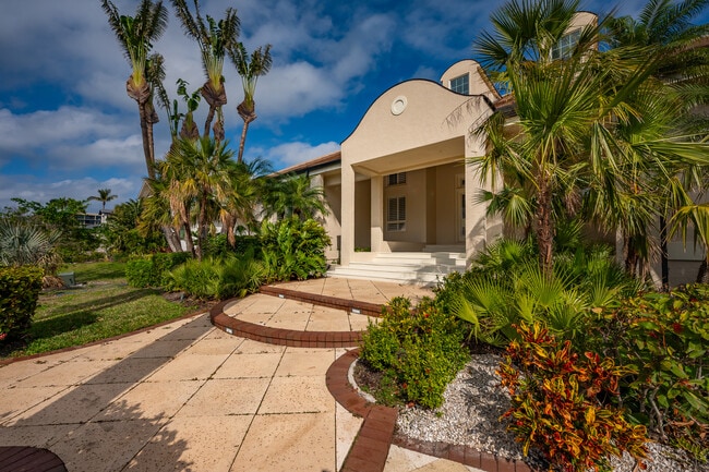 Building Photo - 981 Longboat Club Rd