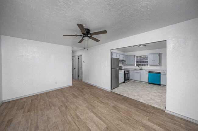 Building Photo - 508 NW Woodridge Dr