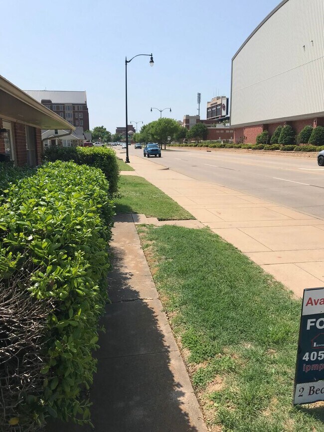 Foto del edificio - 310-314 E Lindsey St