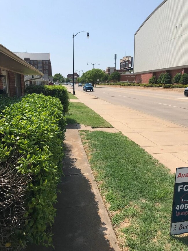 Photo - 310-314 Lindsey Apartment