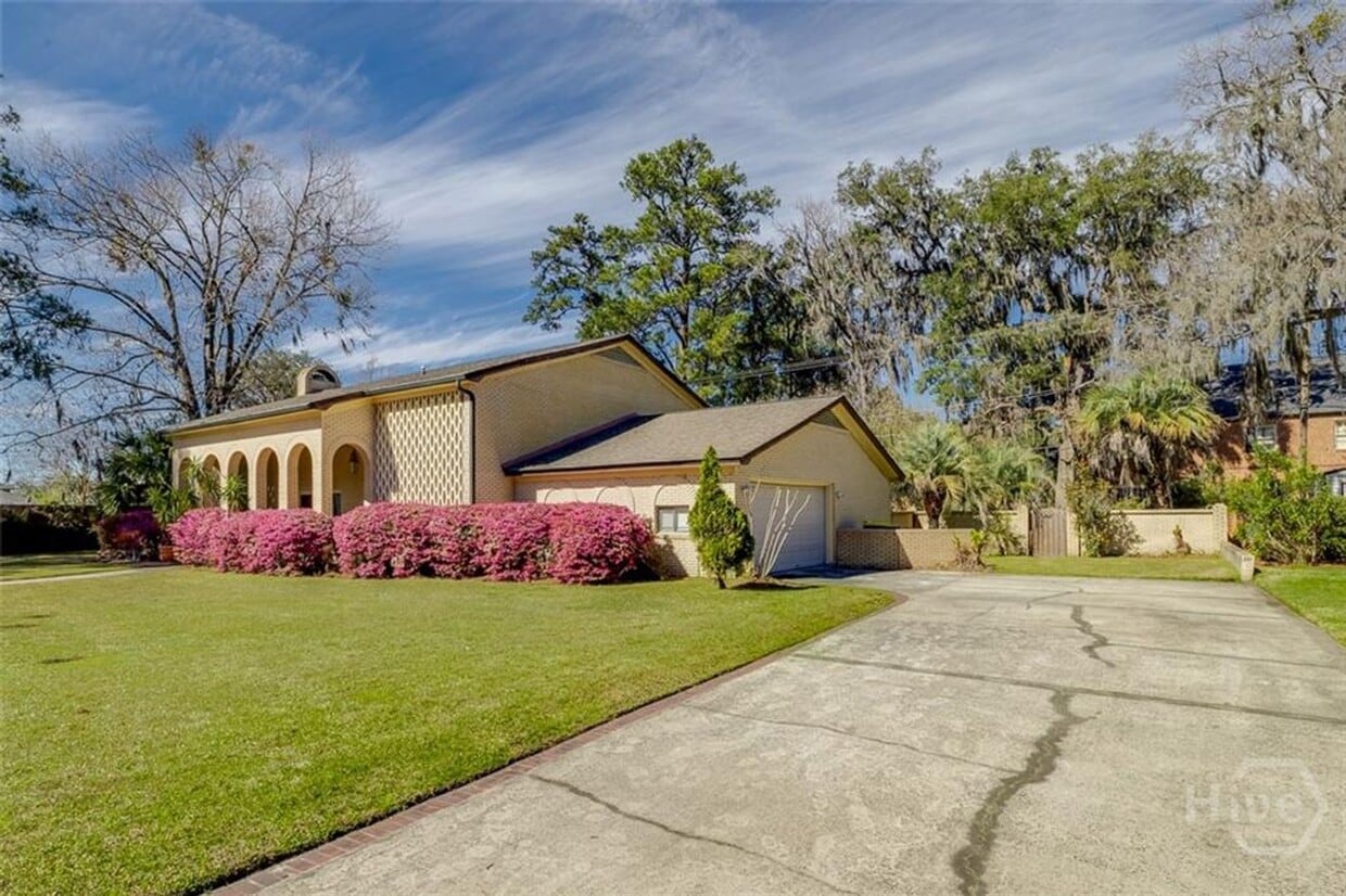 Primary Photo - Spacious 4-bedroom, 3.5-bathroom house in ...