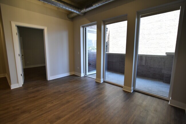 Building Photo - 3833 N Broadway