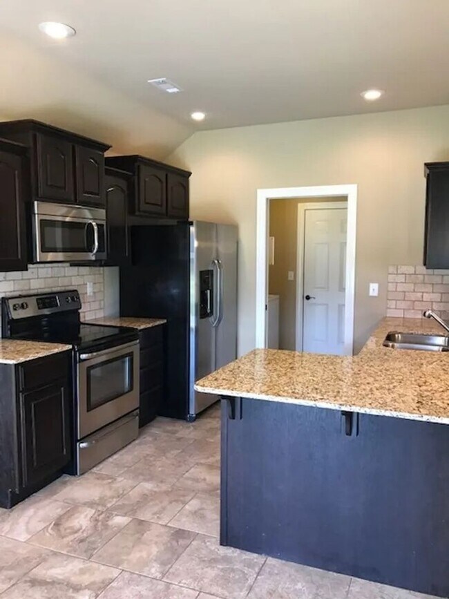 Building Photo - BEAUTIFUL HOME IN GREAT LOCATION!