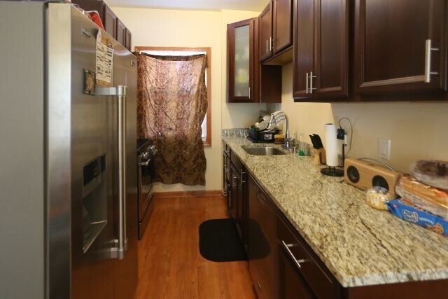 Building Photo - 870 W Buckingham Pl