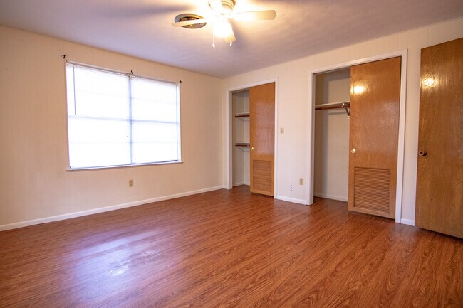 Foto del edificio - 110 Hawn Dr