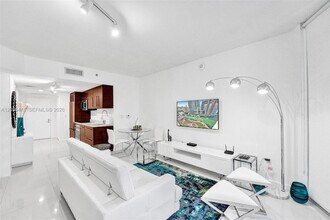 Building Photo - 475 Brickell Ave