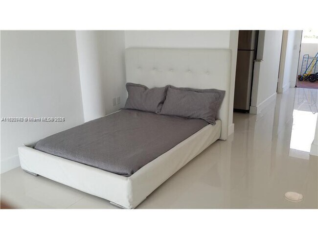 Foto del edificio - 7904 West Dr
