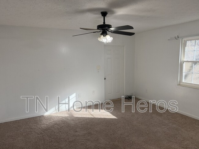 Building Photo - 1911 Laurans Ave