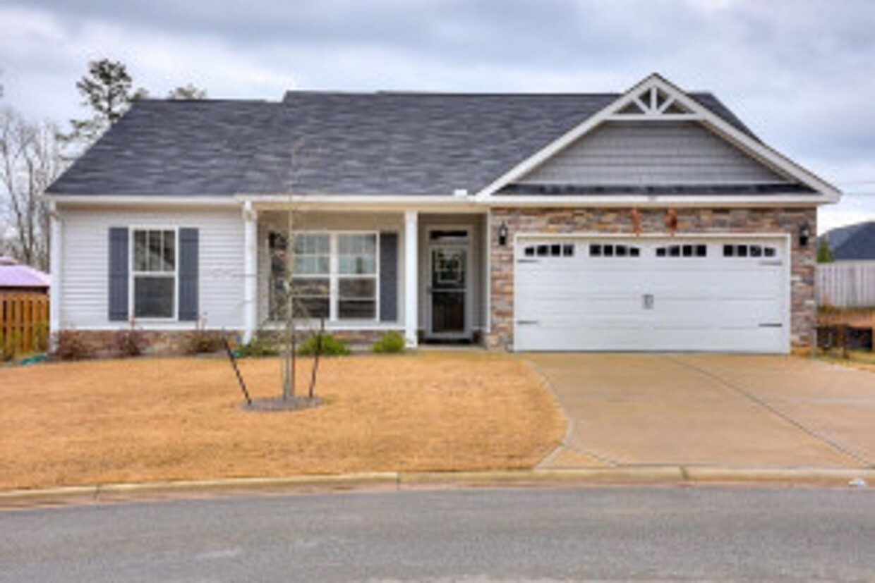 Foto principal - Available now in Grovetown