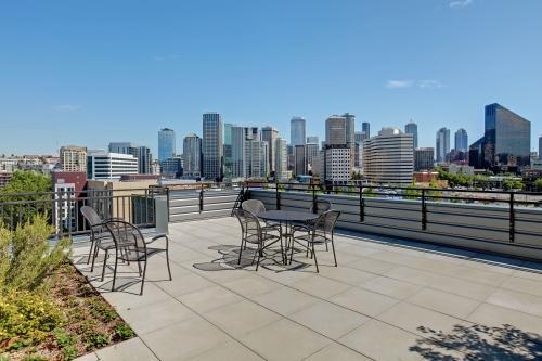 Building Photo - 2 bedroom in Seattle WA 98109