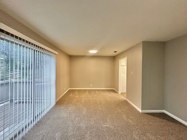Building Photo - Almost Ready! 2 Bed 2 Bath Apartment in Ce...