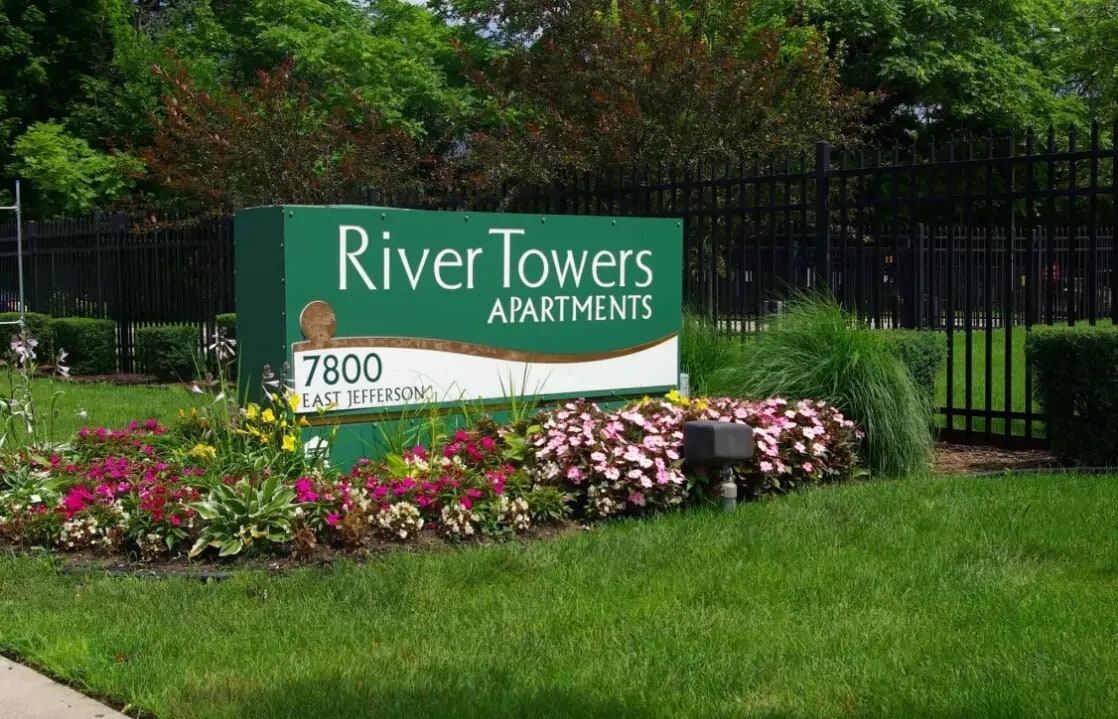 Primary Photo - 7800 E Jefferson Ave