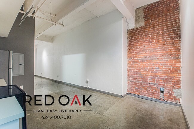 Building Photo - 430 S Broadway