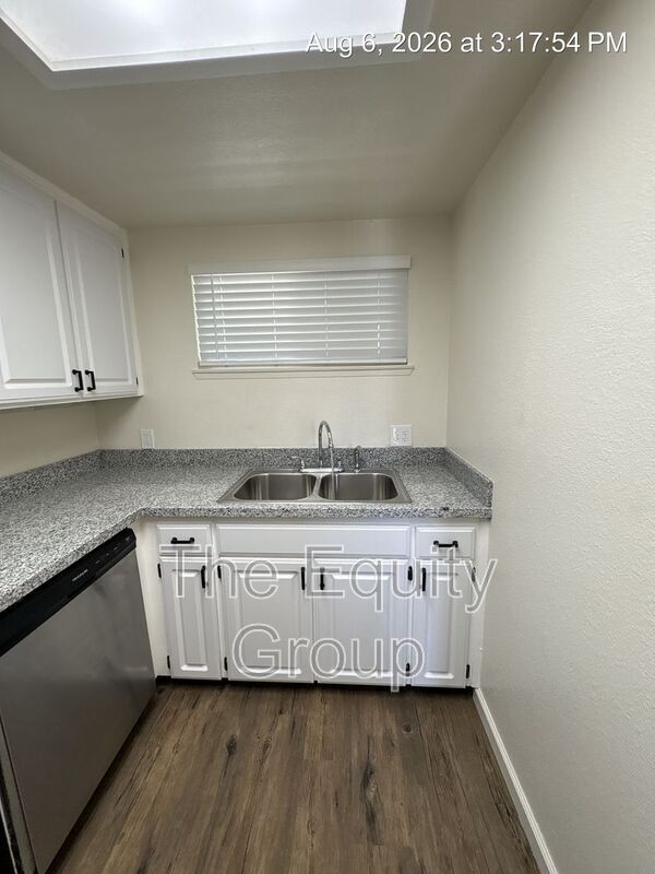 Foto del edificio - 800 Monarch Cir