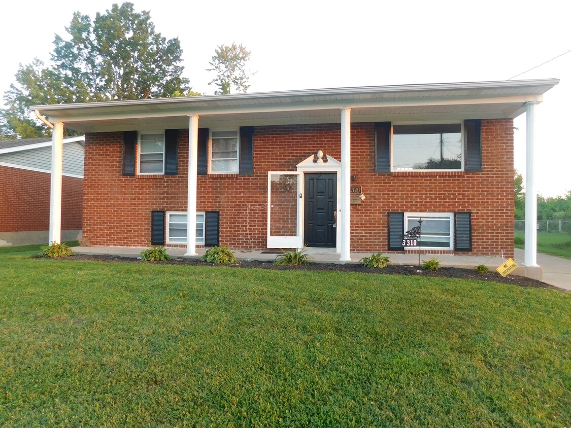 Building Photo - 3310 Chinquapin Ln