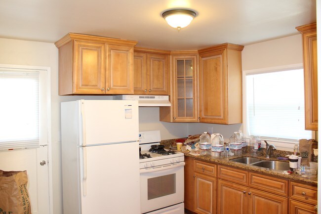 Building Photo - 341 Menker Ave