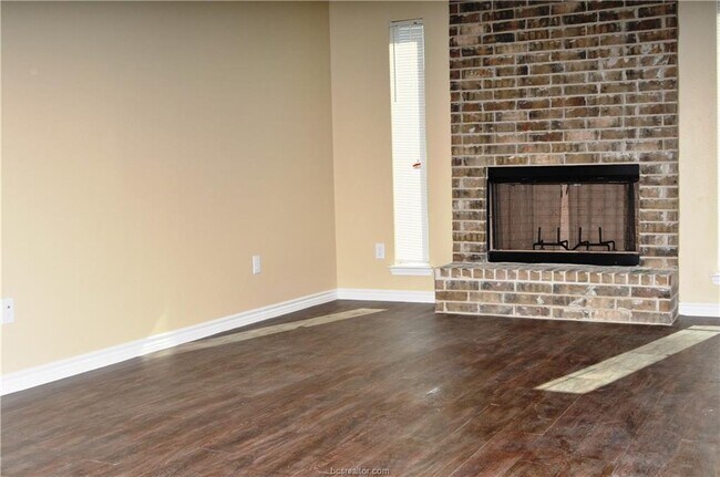 Building Photo - 806 San Pedro Dr