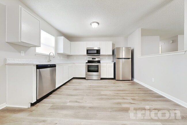 Building Photo - 10428 Kensington Way