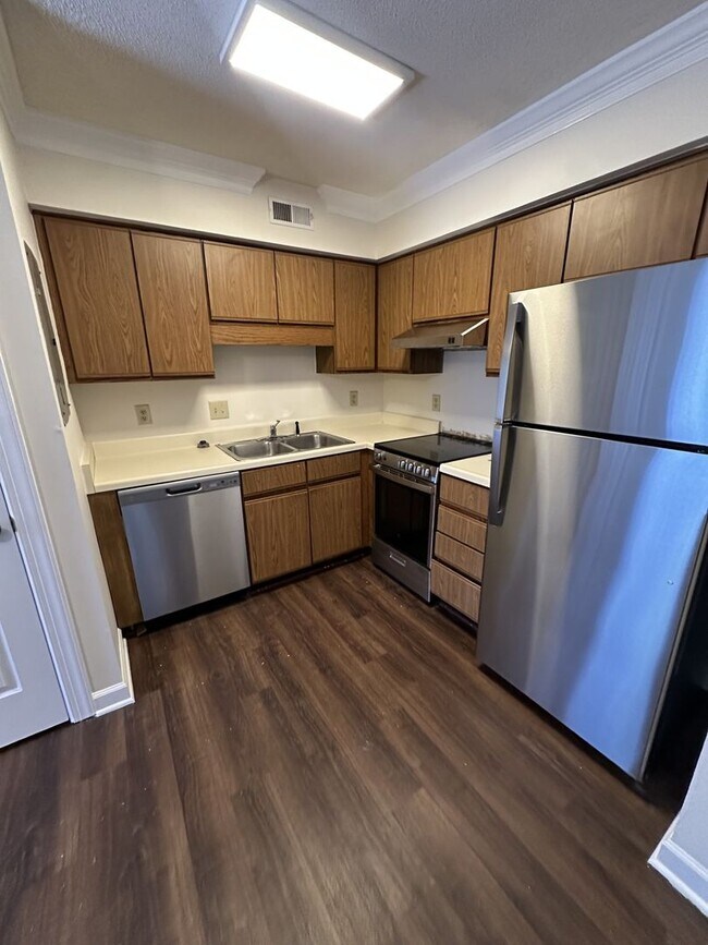 Building Photo - 1 Bedroom 1 Bathroom Condo!