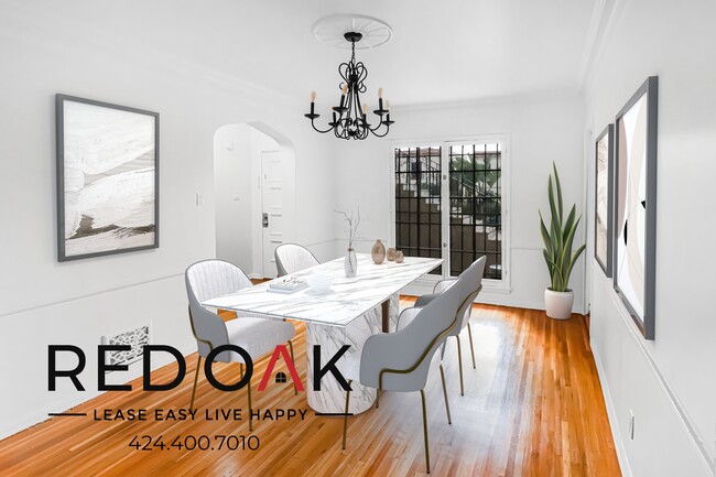 Foto del edificio - One of a Kind, Spacious Three-Bedroom Dupl...