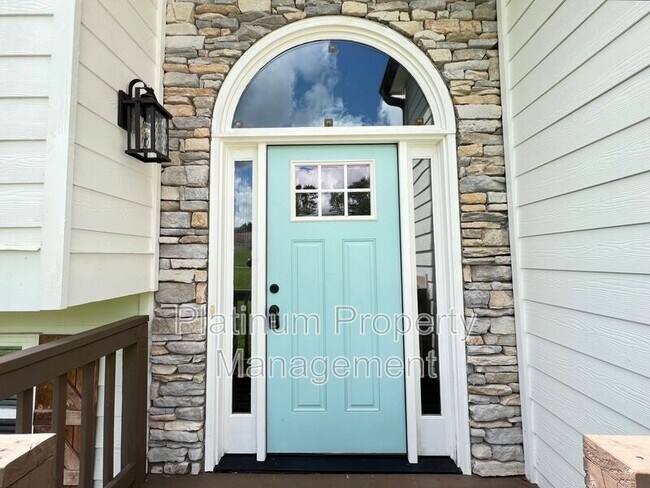Building Photo - 7670 Streamside Ln