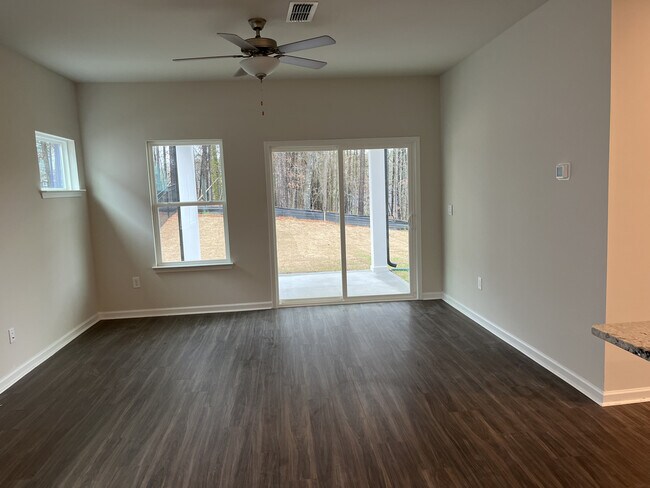 Foto del edificio - 334 Wells Cir