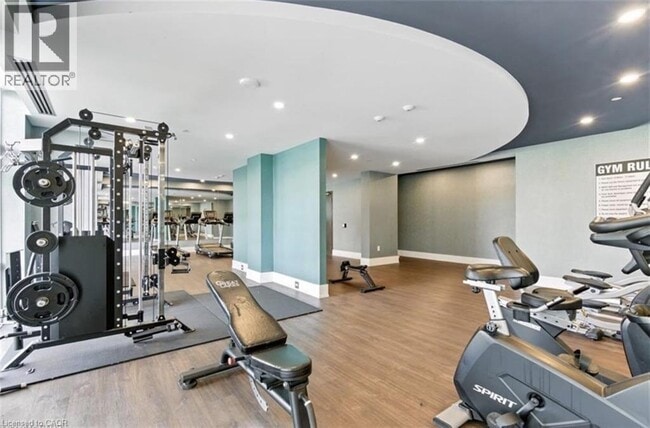 Building Photo - 450 Dundas St E