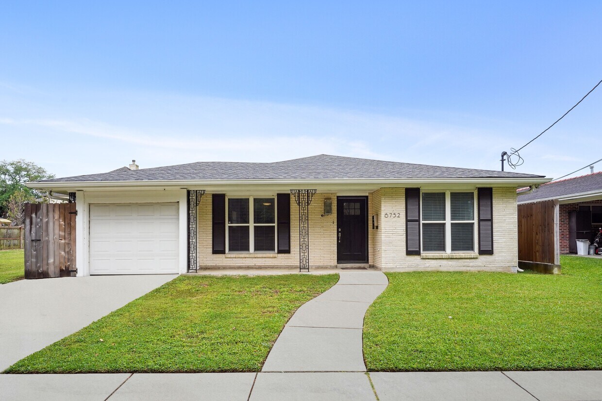 Primary Photo - 6752 Fleur De Lis Dr