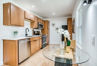 Building Photo - The Wilshire