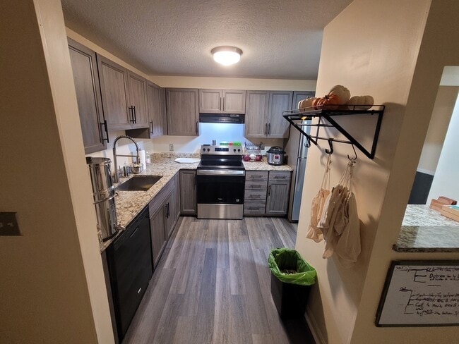 Foto del edificio - 5 Timberwood Dr