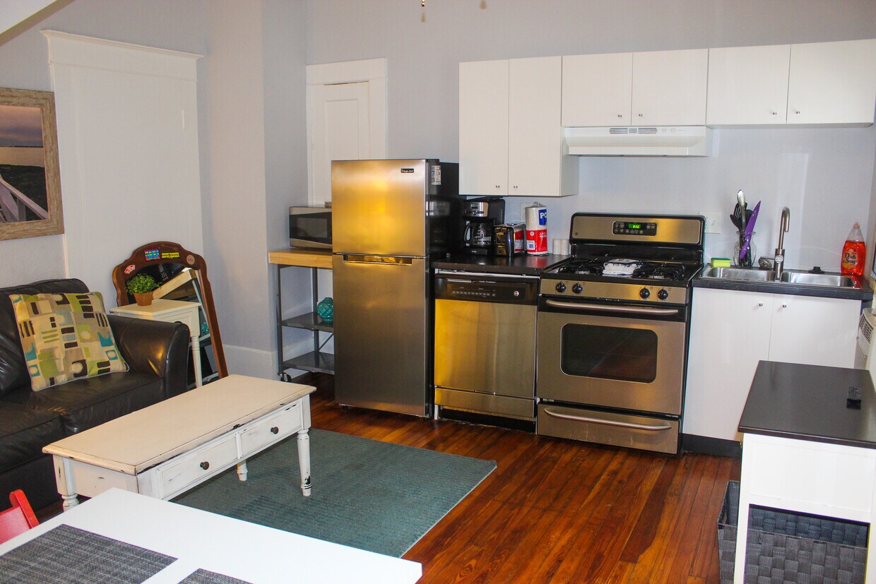 Primary Photo - 721 7th Ave N