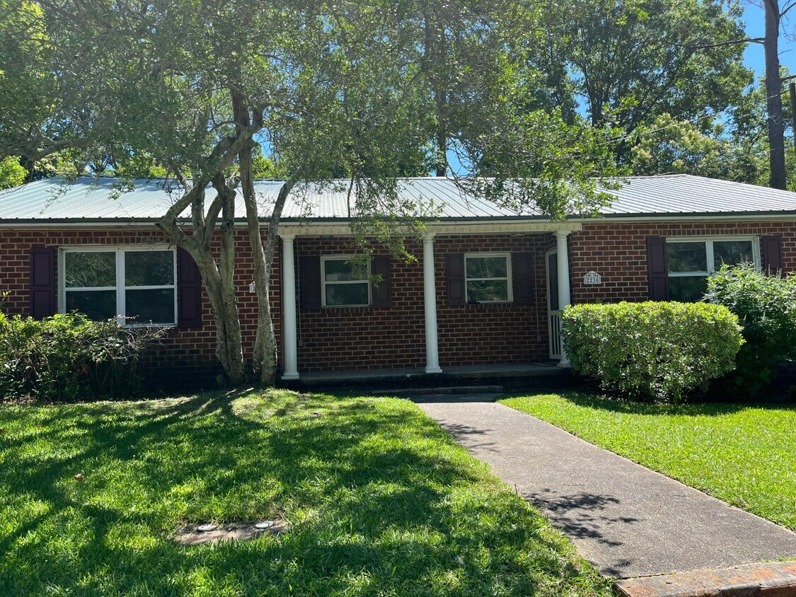 Building Photo - 2591 N Pierce Cir